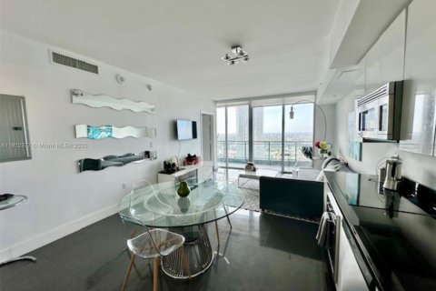 Condominio en alquiler en Miami, Florida, 1 dormitorio, 73.3 m2 № 1969220 - foto 6