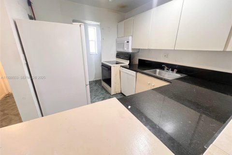 Copropriété à louer à Tamarac, Floride: 2 chambres, 88.16 m2 № 1987060 - photo 2