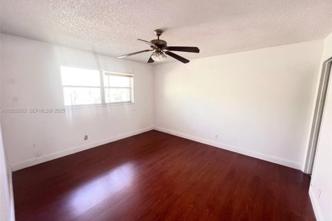 Copropriété à louer à Tamarac, Floride: 2 chambres, 88.16 m2 № 1987060 - photo 4