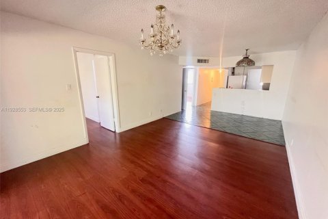 Copropriété à louer à Tamarac, Floride: 2 chambres, 88.16 m2 № 1987060 - photo 3