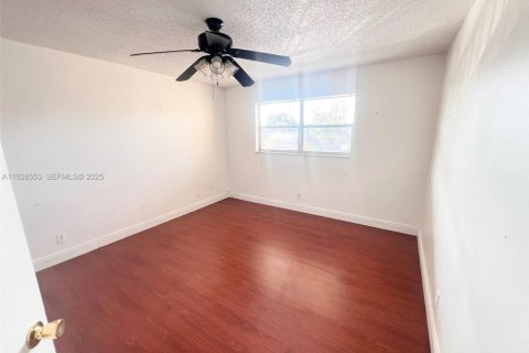 Copropriété à louer à Tamarac, Floride: 2 chambres, 88.16 m2 № 1987060 - photo 5