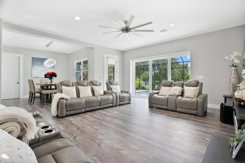 House in Ocoee, Florida 4 bedrooms, 377.18 sq.m. № 684960 - photo 17