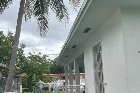 Casa en alquiler en Miami, Florida, 3 dormitorios, 100.71 m2 № 1818514 - foto 18