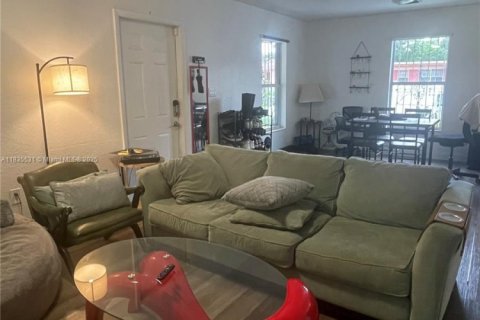 Casa en alquiler en Miami, Florida, 3 dormitorios, 100.71 m2 № 1818514 - foto 11