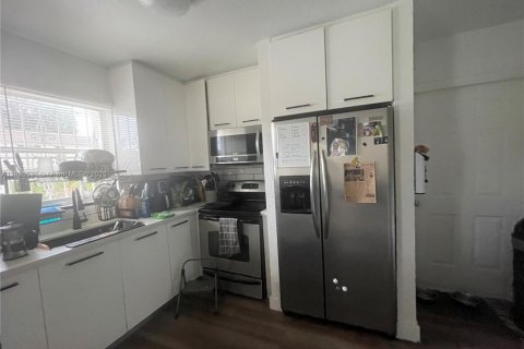 Casa en alquiler en Miami, Florida, 3 dormitorios, 100.71 m2 № 1818514 - foto 5