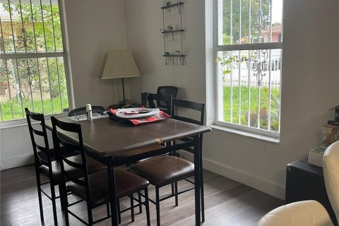 Casa en alquiler en Miami, Florida, 3 dormitorios, 100.71 m2 № 1818514 - foto 8