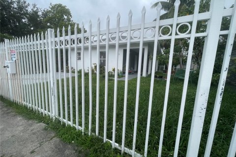 Casa en alquiler en Miami, Florida, 3 dormitorios, 100.71 m2 № 1818514 - foto 23
