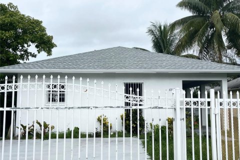 Casa en alquiler en Miami, Florida, 3 dormitorios, 100.71 m2 № 1818514 - foto 1