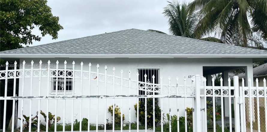 Casa en Miami, Florida 3 dormitorios, 100.71 m2 № 1818514