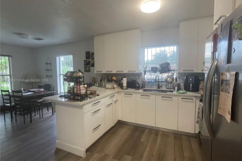 Casa en alquiler en Miami, Florida, 3 dormitorios, 100.71 m2 № 1818514 - foto 6