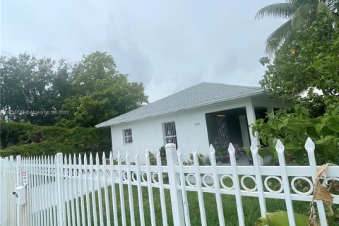 Casa en alquiler en Miami, Florida, 3 dormitorios, 100.71 m2 № 1818514 - foto 22
