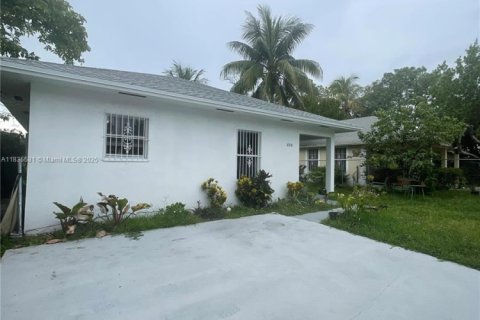 Casa en alquiler en Miami, Florida, 3 dormitorios, 100.71 m2 № 1818514 - foto 21