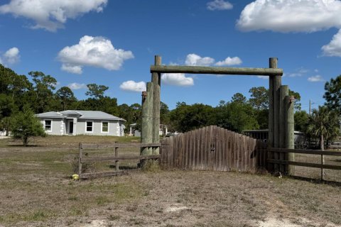 House in Clewiston, Florida 3 bedrooms, 94.57 sq.m. № 2182602