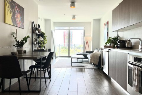 Condominio en venta en Miami, Florida, 1 dormitorio, 61.22 m2 № 1763038 - foto 1