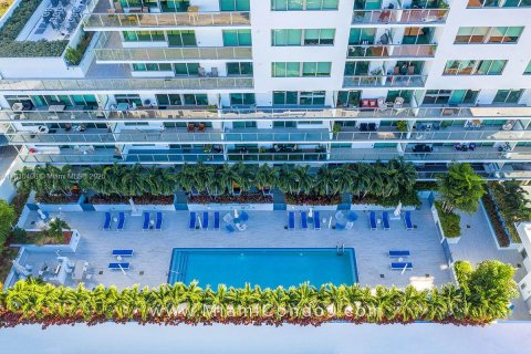 Condominio en venta en Miami, Florida, 1 dormitorio, 61.22 m2 № 1763038 - foto 15