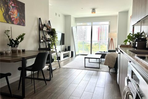 Condominio en venta en Miami, Florida, 1 dormitorio, 61.22 m2 № 1763038 - foto 2
