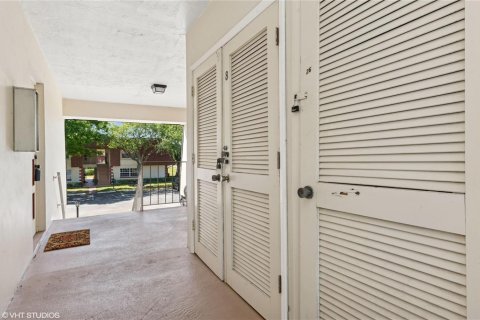 Condo in Lighthouse Point, Florida, 2 bedrooms  № 2085997 - photo 13