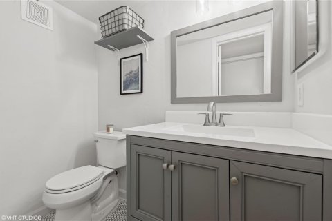 Condo in Lighthouse Point, Florida, 2 bedrooms  № 2085997 - photo 11