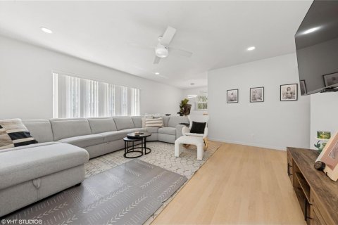 Condo in Lighthouse Point, Florida, 2 bedrooms  № 2085997 - photo 5