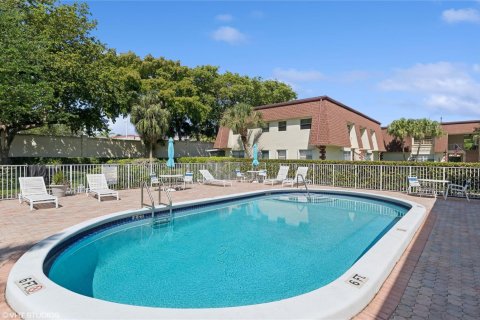 Condo in Lighthouse Point, Florida, 2 bedrooms  № 2085997 - photo 12