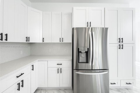 Casa en venta en Port St. Lucie, Florida, 4 dormitorios, 252.6 m2 № 1934505 - foto 22