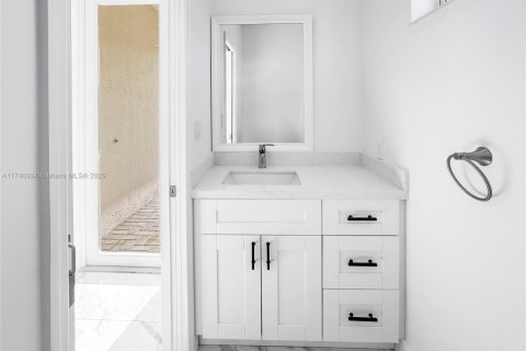 Casa en venta en Port St. Lucie, Florida, 4 dormitorios, 252.6 m2 № 1934505 - foto 10