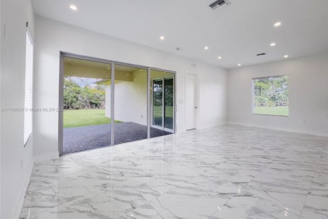 Casa en venta en Port St. Lucie, Florida, 4 dormitorios, 252.6 m2 № 1934505 - foto 16