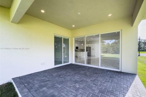 Casa en venta en Port St. Lucie, Florida, 4 dormitorios, 252.6 m2 № 1934505 - foto 4