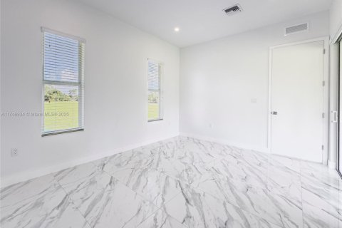 Casa en venta en Port St. Lucie, Florida, 4 dormitorios, 252.6 m2 № 1934505 - foto 27