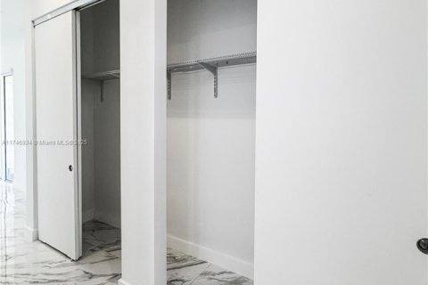 Casa en venta en Port St. Lucie, Florida, 4 dormitorios, 252.6 m2 № 1934505 - foto 29