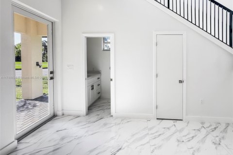 Casa en venta en Port St. Lucie, Florida, 4 dormitorios, 252.6 m2 № 1934505 - foto 8