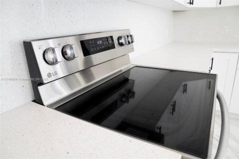 Casa en venta en Port St. Lucie, Florida, 4 dormitorios, 252.6 m2 № 1934505 - foto 20