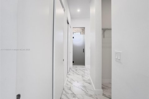 Casa en venta en Port St. Lucie, Florida, 4 dormitorios, 252.6 m2 № 1934505 - foto 28