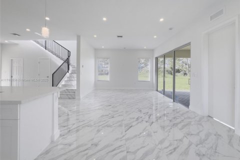 Casa en venta en Port St. Lucie, Florida, 4 dormitorios, 252.6 m2 № 1934505 - foto 13