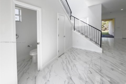 Casa en venta en Port St. Lucie, Florida, 4 dormitorios, 252.6 m2 № 1934505 - foto 9