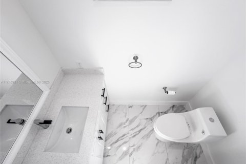 Casa en venta en Port St. Lucie, Florida, 4 dormitorios, 252.6 m2 № 1934505 - foto 11