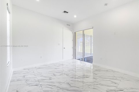 Casa en venta en Port St. Lucie, Florida, 4 dormitorios, 252.6 m2 № 1934505 - foto 25