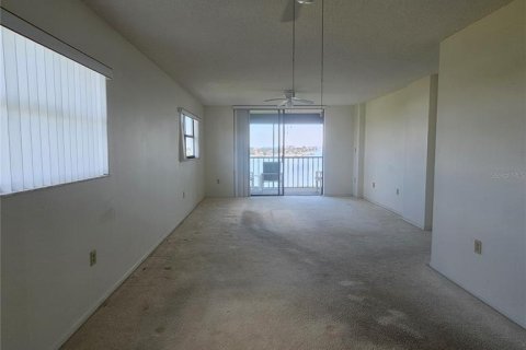 Condo in South Pasadena, Florida, 2 bedrooms № 2142032 - photo 18