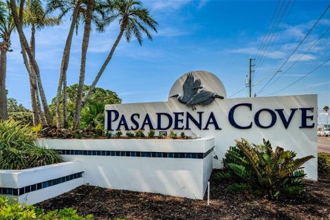 Condo in South Pasadena, Florida, 2 bedrooms № 2142032 - photo 9