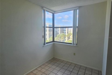 Condo in South Pasadena, Florida, 2 bedrooms № 2142032 - photo 14