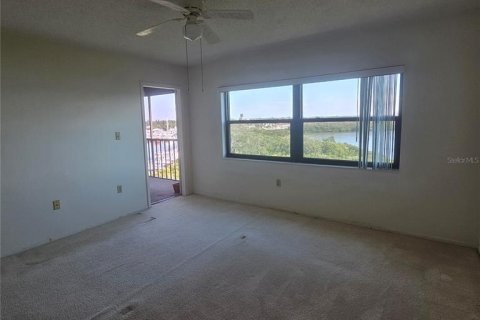 Condo in South Pasadena, Florida, 2 bedrooms № 2142032 - photo 22