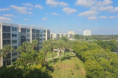 Condo in South Pasadena, Florida, 2 bedrooms № 2142032 - photo 13