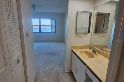 Condo in South Pasadena, Florida, 2 bedrooms № 2142032 - photo 24