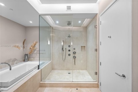 Condominio en venta en Bal Harbour, Florida, 3 dormitorios, 252.79 m2 № 2055568 - foto 25