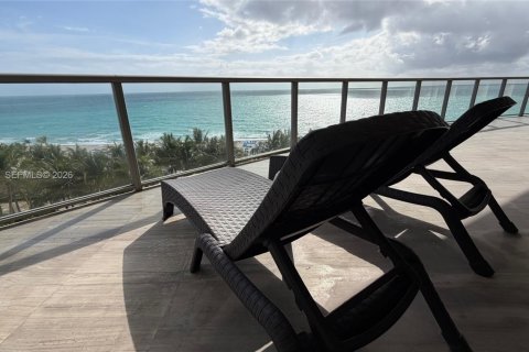 Condominio en venta en Bal Harbour, Florida, 3 dormitorios, 252.79 m2 № 2055568 - foto 12