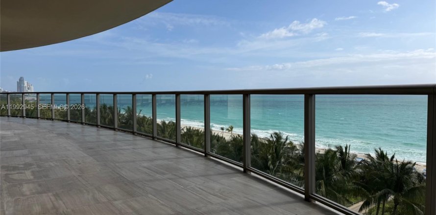 Condominio en Bal Harbour, Florida, 3 dormitorios № 2055568