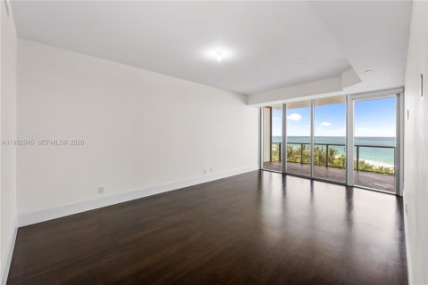 Condominio en venta en Bal Harbour, Florida, 3 dormitorios, 252.79 m2 № 2055568 - foto 20