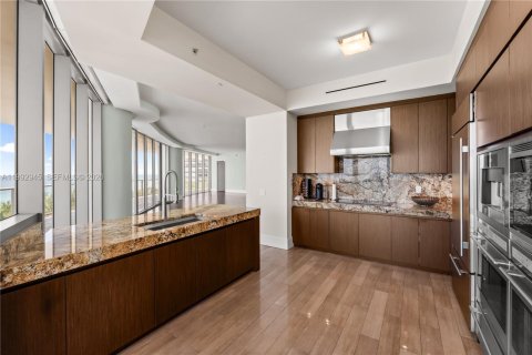 Condominio en venta en Bal Harbour, Florida, 3 dormitorios, 252.79 m2 № 2055568 - foto 14