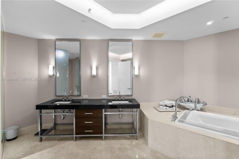 Condominio en venta en Bal Harbour, Florida, 3 dormitorios, 252.79 m2 № 2055568 - foto 23