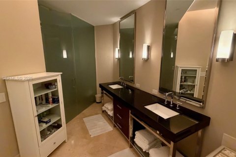 Condominio en venta en Bal Harbour, Florida, 3 dormitorios, 252.79 m2 № 2055568 - foto 10